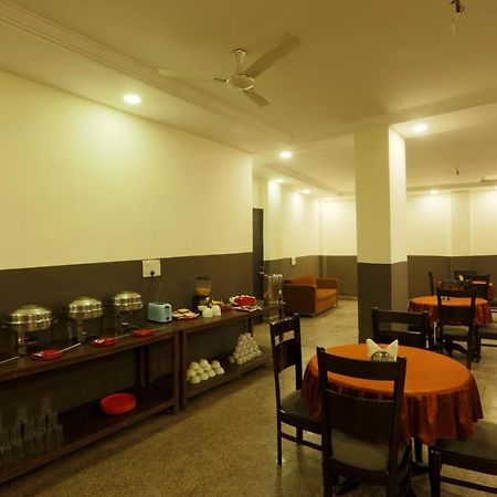 Hotel Square Stay Нью-Дели Экстерьер фото